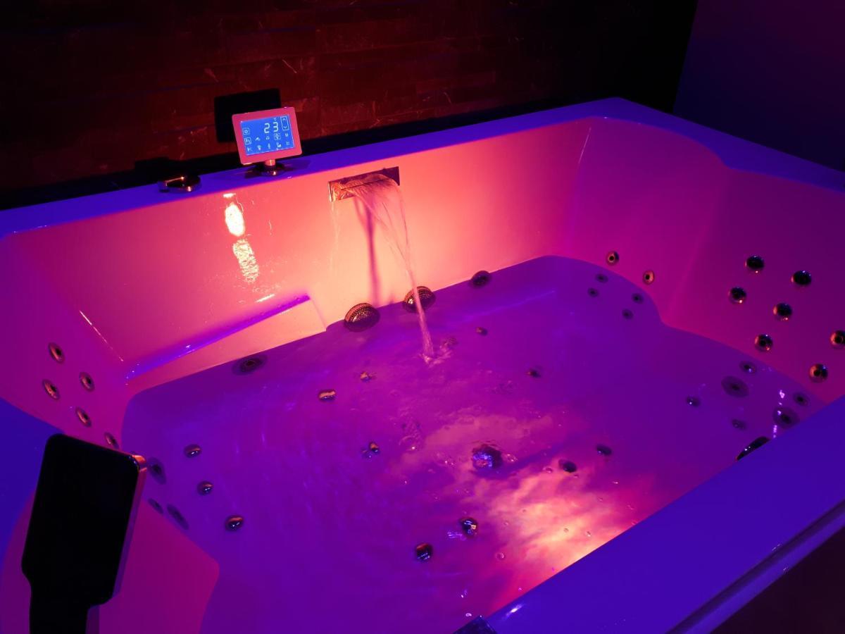 Spa Privatif Love Room, Le Hammam Et Bulles, Chez Nuits Chartraines 沙特尔 外观 照片