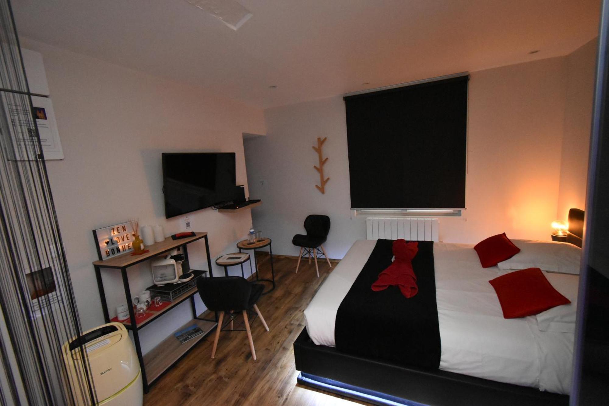 Spa Privatif Love Room, Le Hammam Et Bulles, Chez Nuits Chartraines 沙特尔 外观 照片
