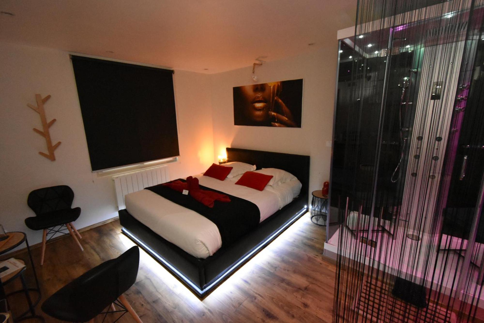 Spa Privatif Love Room, Le Hammam Et Bulles, Chez Nuits Chartraines 沙特尔 外观 照片